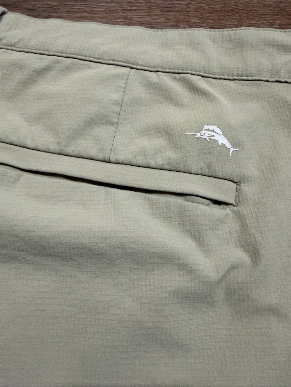 Tommy Bahama Chip Shot IslandZone 8” Golf Shorts Men’s 42 Khaki Performance - Picture 11 of 11
